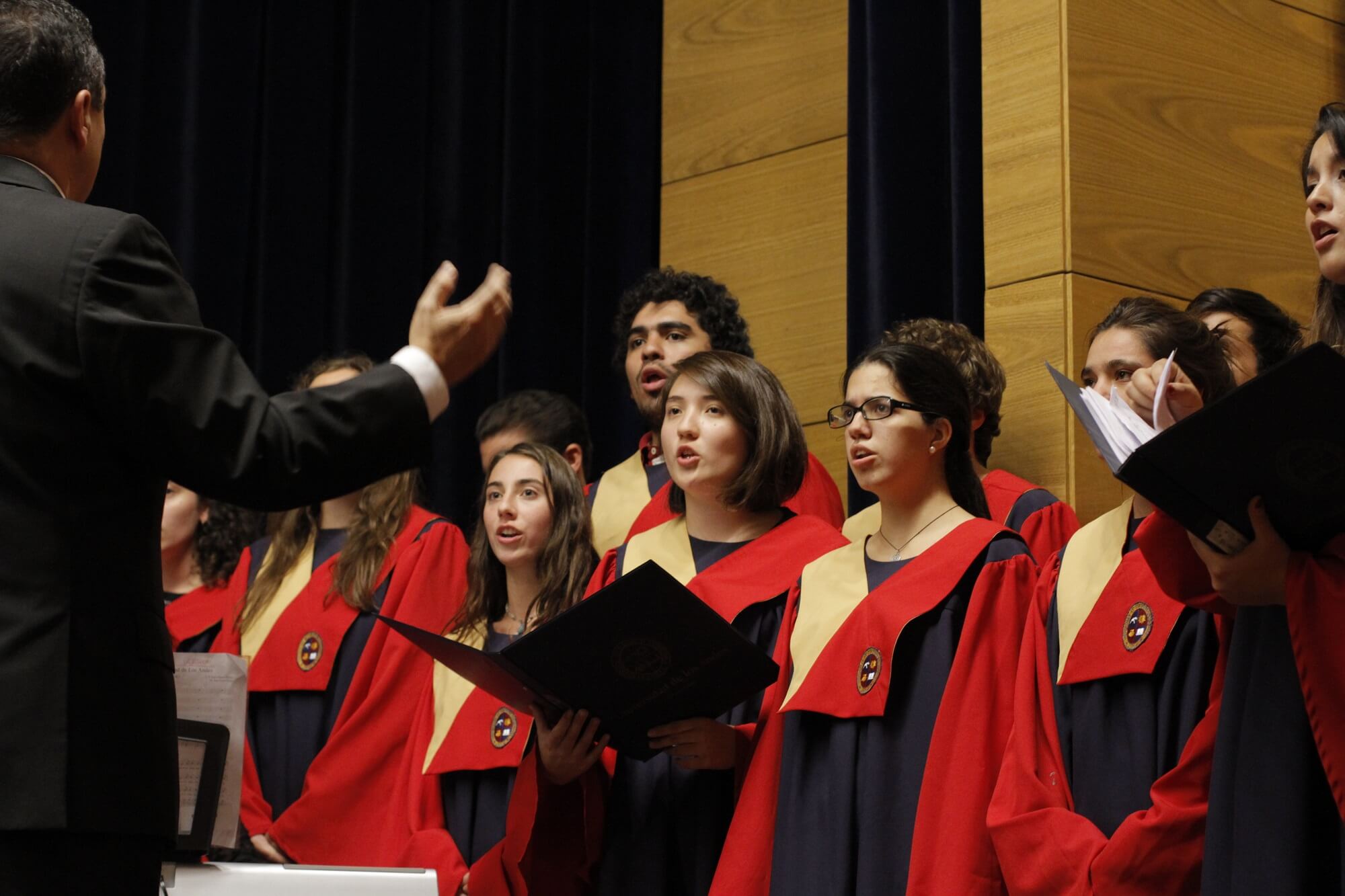 Coro UANDES en acto académico año 2015.